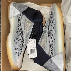 YZY QNTM SEATEAL SIZE 12